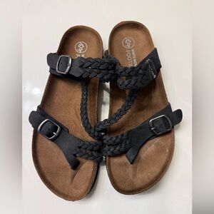 White Mountain size 11 Black Sandals w/asymmetrical strap. Like new.